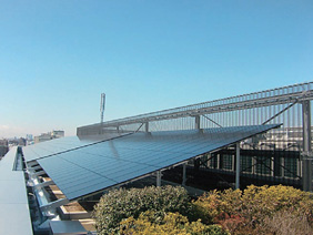 多くの会員会社で設置される太陽光発電パネル
